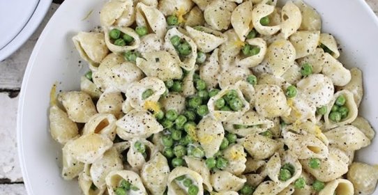 Макароны с зеленым горошком