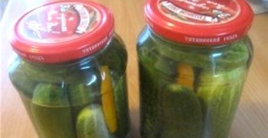 Консервированные огурцы с луком