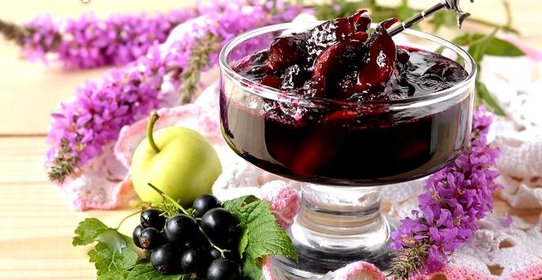 Варенье из чёрной смородины и яблок