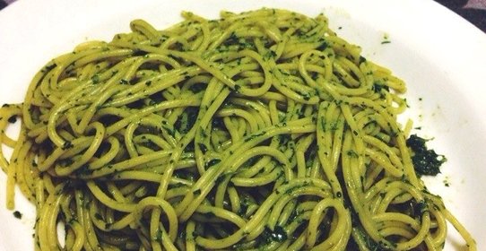 Паста с зеленью и чесноком