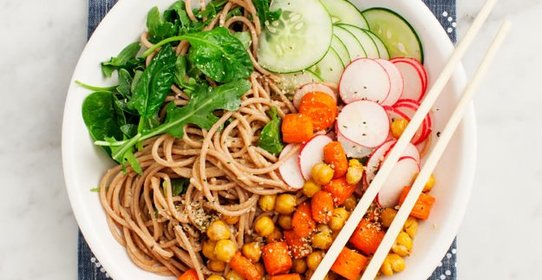 Лапша с морковью и нутом