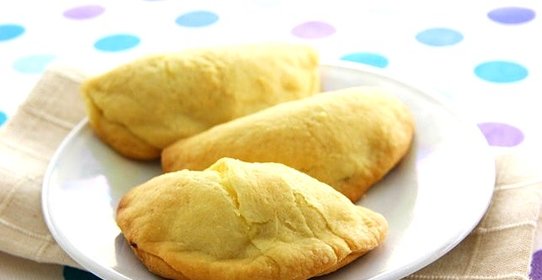 Дрожжевые пирожки с творогом