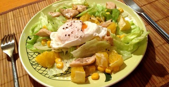 Салат из курицы с апельсином и виноградом