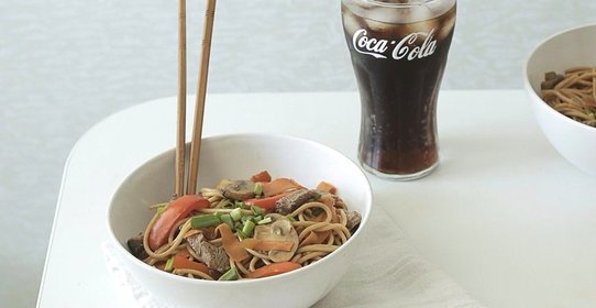 Гречневая лапша с говядиной и овощами