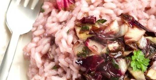 Розовое ризотто с радиккьо и красным вином