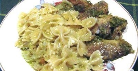 Рыба под соусом песто в горшочках