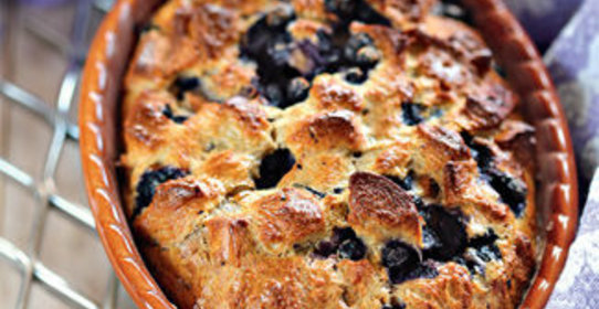 Хлебная запеканка с черникой