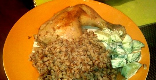 Гречка, тушенная с курицей