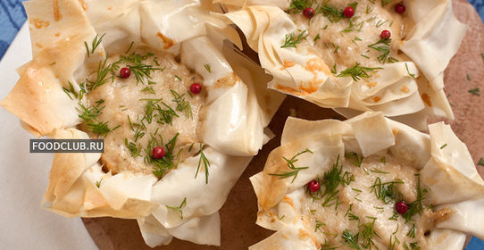 Жульен с курицей в тесте фило