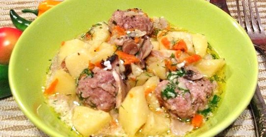 Жаркое с грибами и фрикадельками