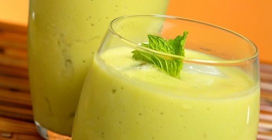 Банановый смузи с базиликом