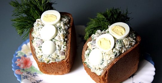 Салат в буханке хлеба