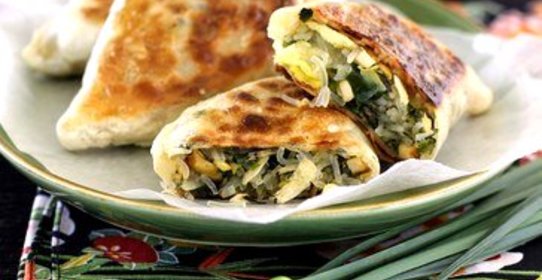 Пицца-рулет с творогом и кресс-салатом