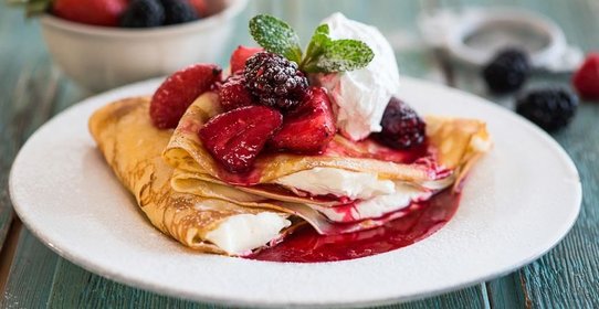 Блинчики с ягодами и сливочным сыром