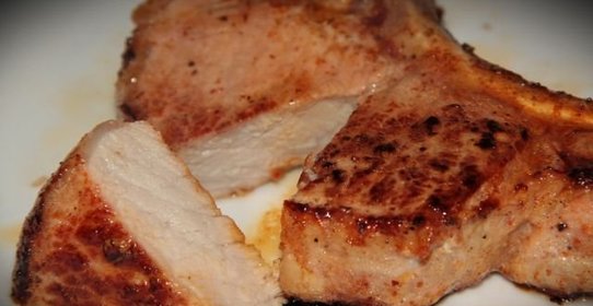 Стейк из свинины в мультиварке