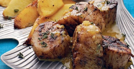 Морские гребешки с какао, айвой и апельсиновым соусом