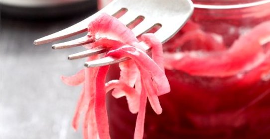 Маринованный красный лук