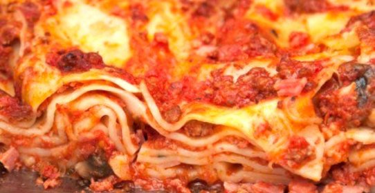 Лазанья болоньезе с сыром проволоне