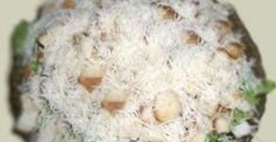 Салат Цезарь с курицей и домашними сухариками