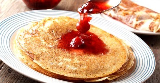 Арахисовые блины с клубничным вареньем