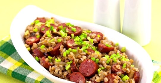 Гречка с сосисками и грибами
