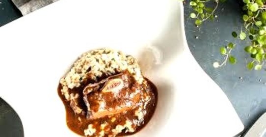 Овсянка с копчеными говяжьими ребрами