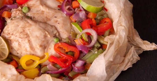 Куриные грудки с овощами в пергаменте
