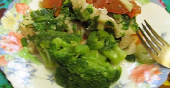 Диетический морской окунь, запеченный с овощами