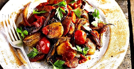 Молодой картофель с маринованным перцем (Пататас бравас)