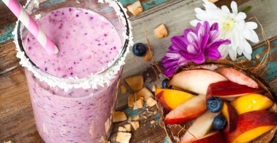 Смузи из персика и голубики