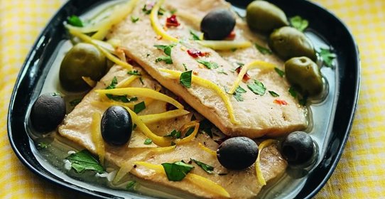 Рыба с оливками и маслинами