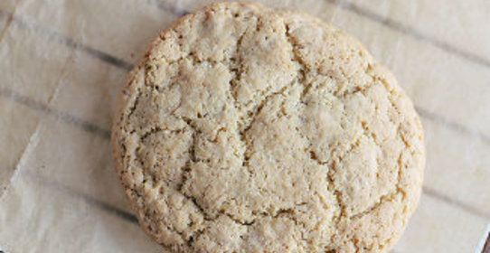 Печенье из цельнозерновой муки с чипсами из арахисового масла