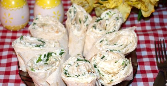 Рулет из лаваша с брынзой