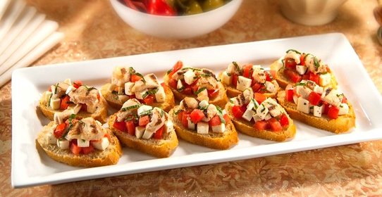 Брускетта с курицей