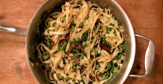 Паста с горохом и ветчиной