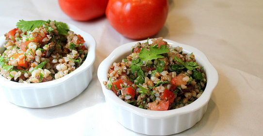 Гречка с помидорами и чесноком