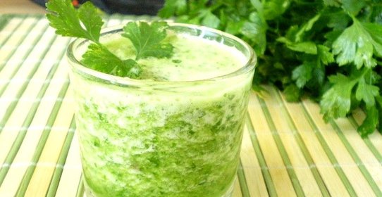 Зеленый коктейль с петрушкой