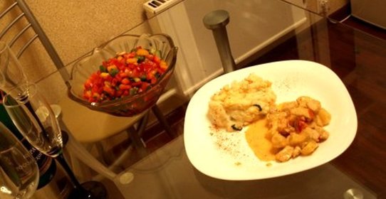 Курица с ананасами в сливочном соусе карри