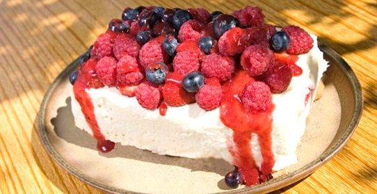 Ягодный пирог с сыром филадельфия