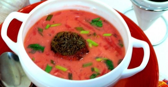 Підбиваний борщ с чесночными крутонами