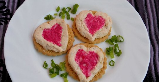 Закуска на крекерах Пылающее сердце