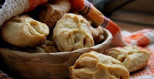 Пирожки с колбасой