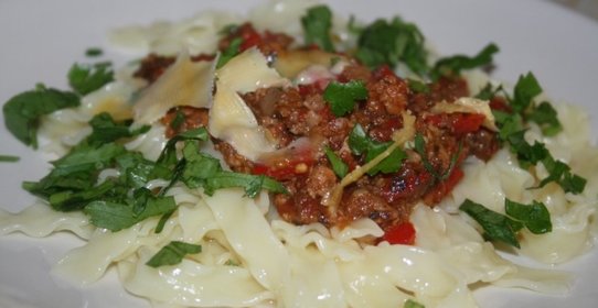 Макароны с мясным соусом