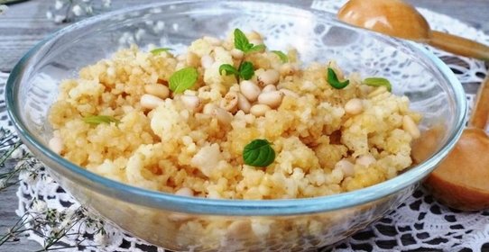 Пшенная каша с медом и кедровыми орешками