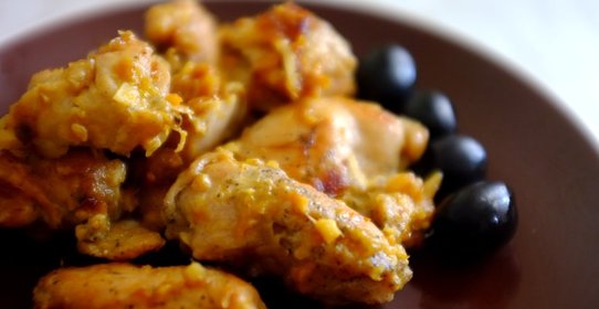 Курица, тушеная с курагой и корнем имбиря