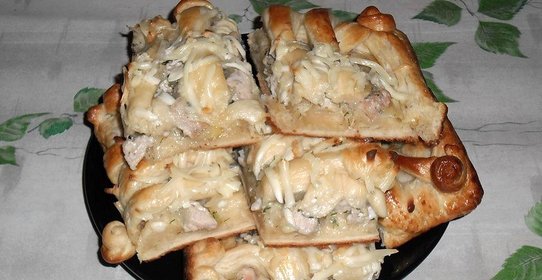 Мясной пирог из слоеного теста
