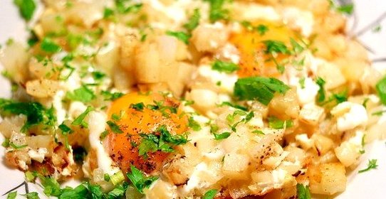 Картофель жареный, с яйцом