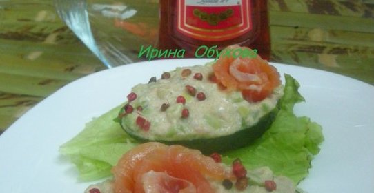 Авокадо, фаршированное икрой минтая