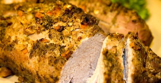 Свиное жаркое в красном вине