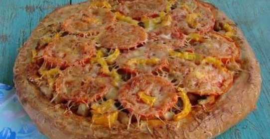 Пицца с куриным филе и грибами